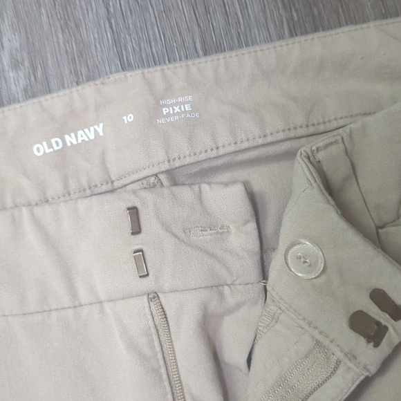 ❤️5/$25 Old Navy Women Khaki Chinos Pixie Pants - Picture 4 of 5